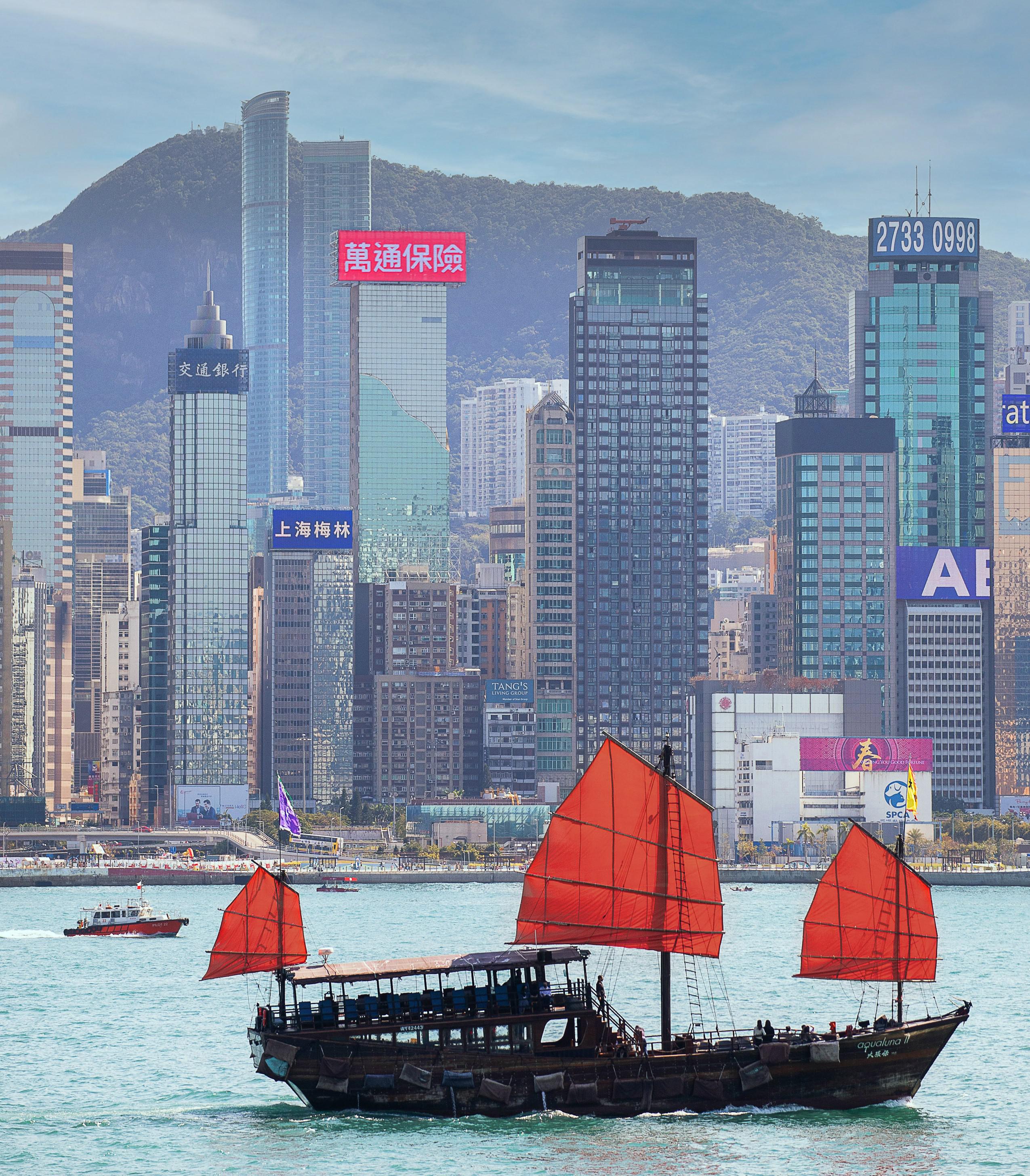 萬通保險的大型樓頂LED屏寓意品牌對保險業和香港作出貢獻的承諾。